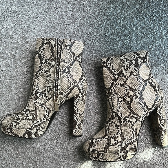 Aldo brown and tan Snake Print platform heel size 9 - Picture 1 of 3